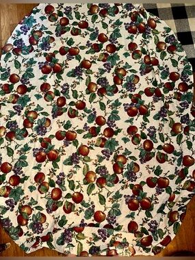 Vintage Sakura Fruit-Print Oval Tablecloth in Red, Green & Purple